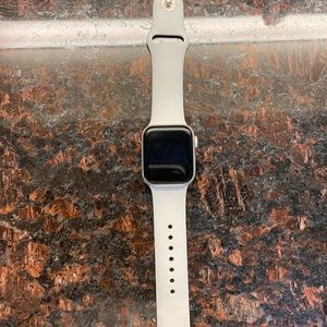 Apple Watch Series 5 (GPS, 40mm) - Silver Aluminum Case with White Sport Band